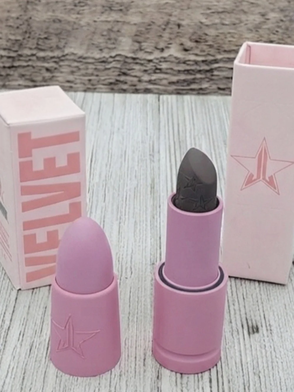 Jeffree Star Cosmetics Velvet Trap Lipstick GRAVE DIGGER NWT